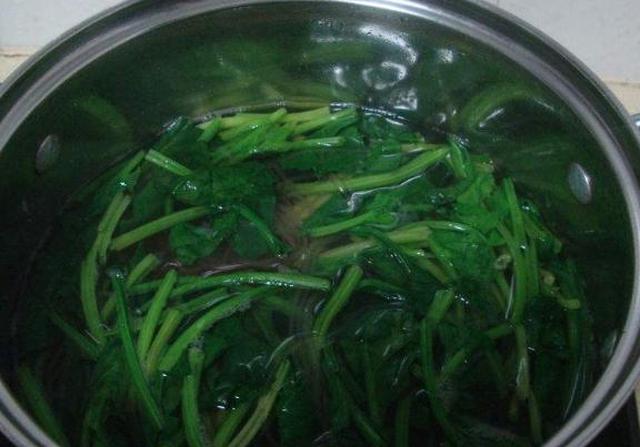 它是最佳的碱性食物,夏天要多吃,提高抵抗力,美容抗衰老