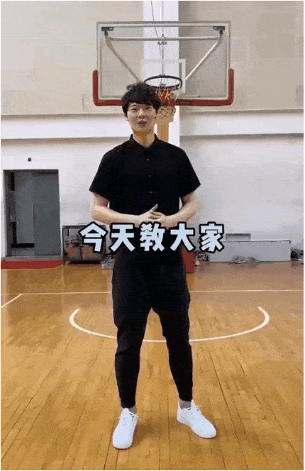 王哲林抖落钞票扣篮视频惹争议!
