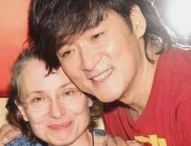 周华健和他的妻子,曾因显老被嘲,恩爱至今_高清图集