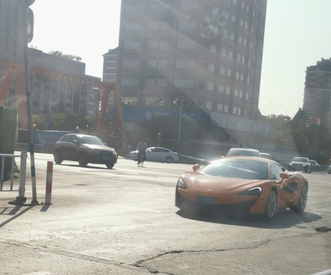 南通青年路实拍迈凯伦MP-4跑车，车牌
