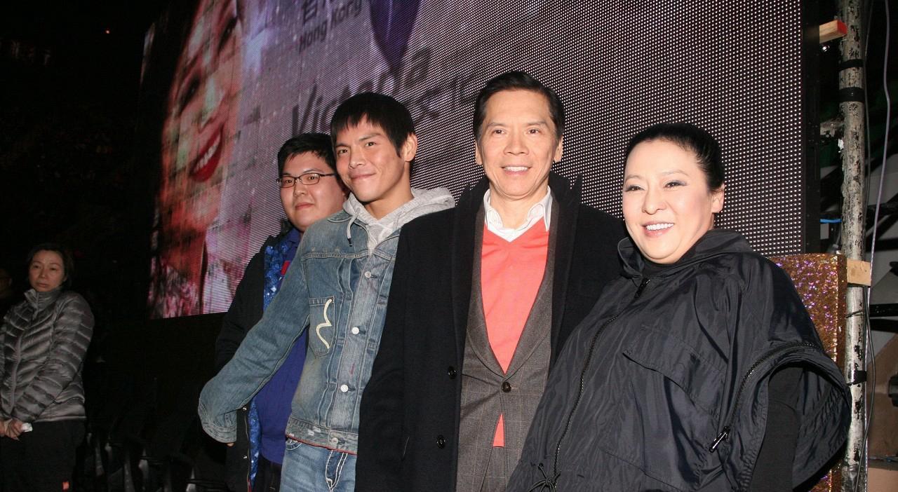 向华强京城往事白小航死后大哥闫京迁怒为其出头演歌台关门