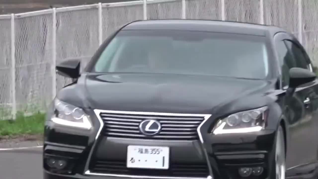 雷克萨斯LS600h凌志的巅峰创作，50V8电机混动全时四驱。