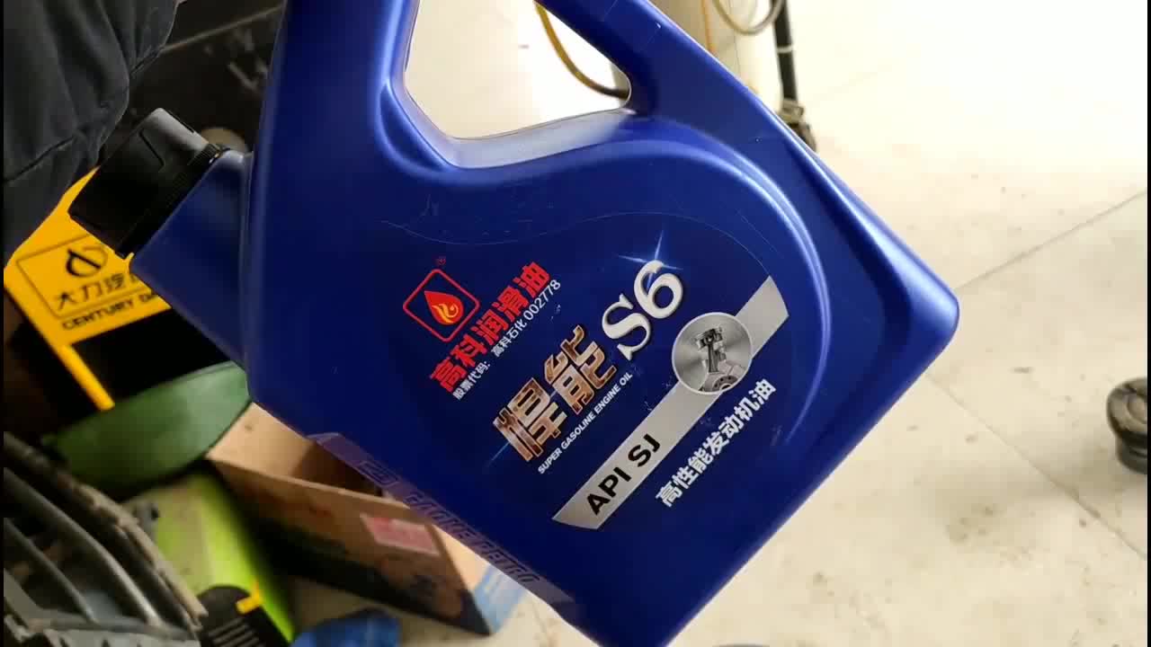 开着艾瑞泽去做保养，换机油加上洗车才200块钱