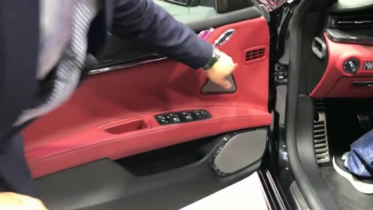 听玛莎拉蒂金牌讲师讲总裁B&W音响！如果您是客户，会当场买单