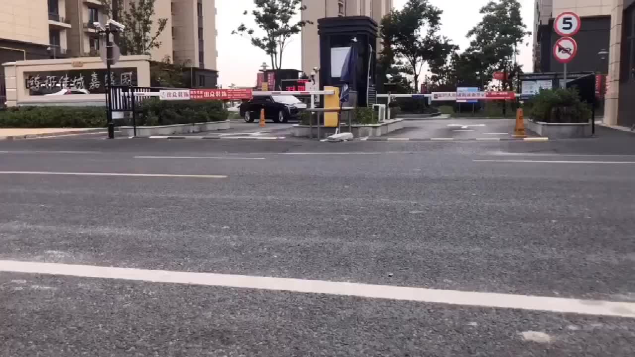 实拍凯迪拉克ct6这气场快能和迈巴赫拼一下了