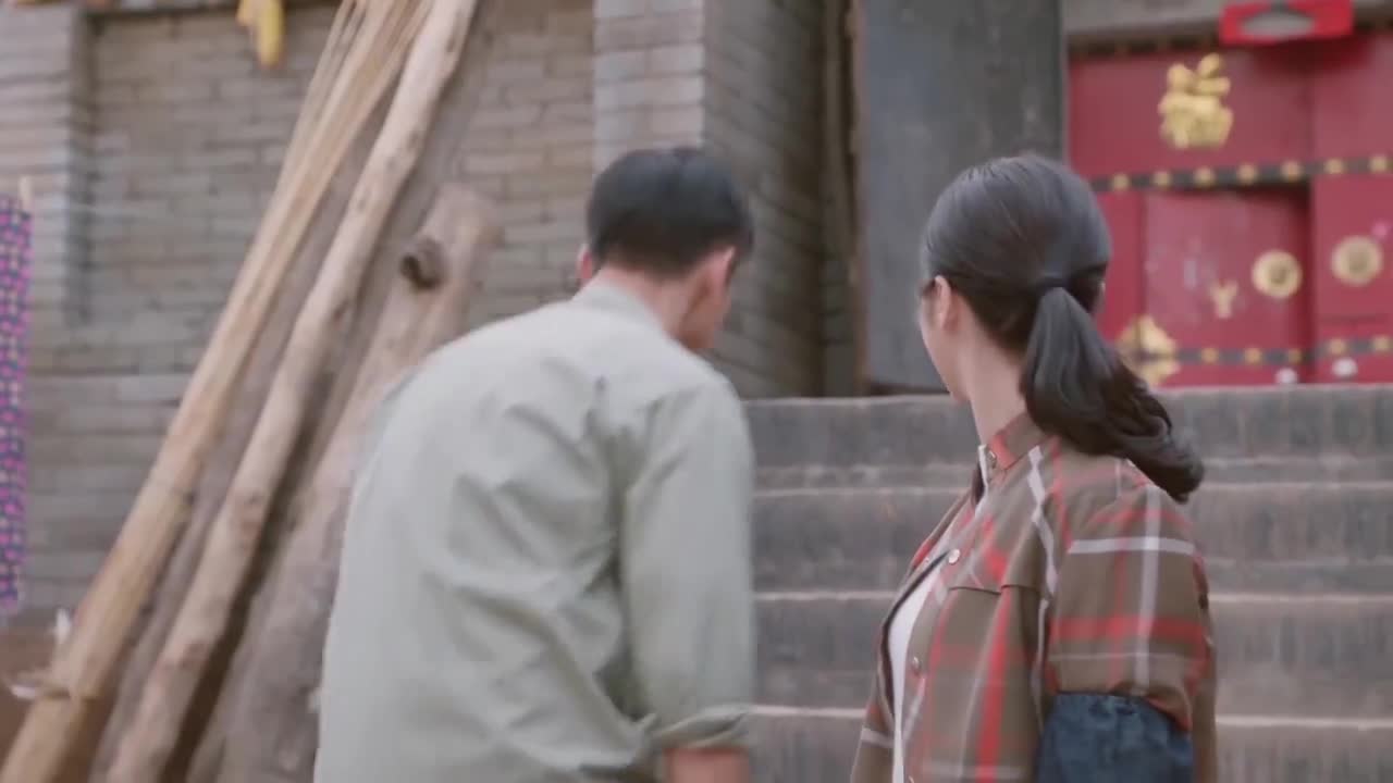 初婚谷天明一家聊天