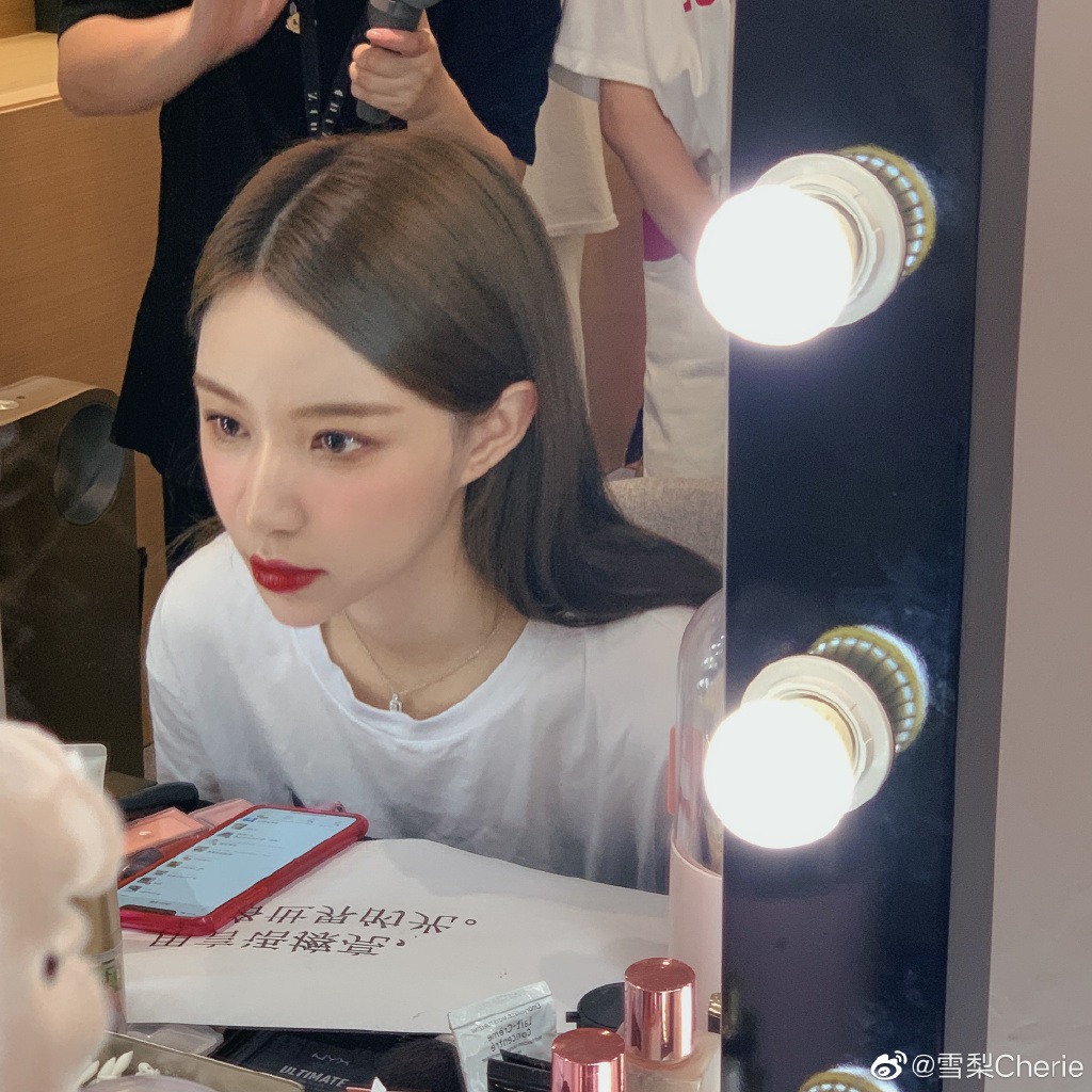 网红美女模特雪梨迷人写真美照欣赏很好看