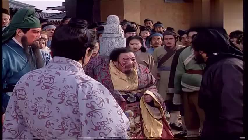 三国演义:督邮欺辱刘备,刘备把官辞了,怎料百姓竟然都跪下了!
