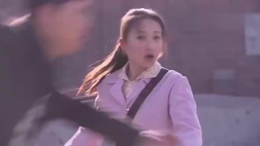 尔秋跟小伙私奔,被二叔抓个正着,二叔可把小伙教训惨了