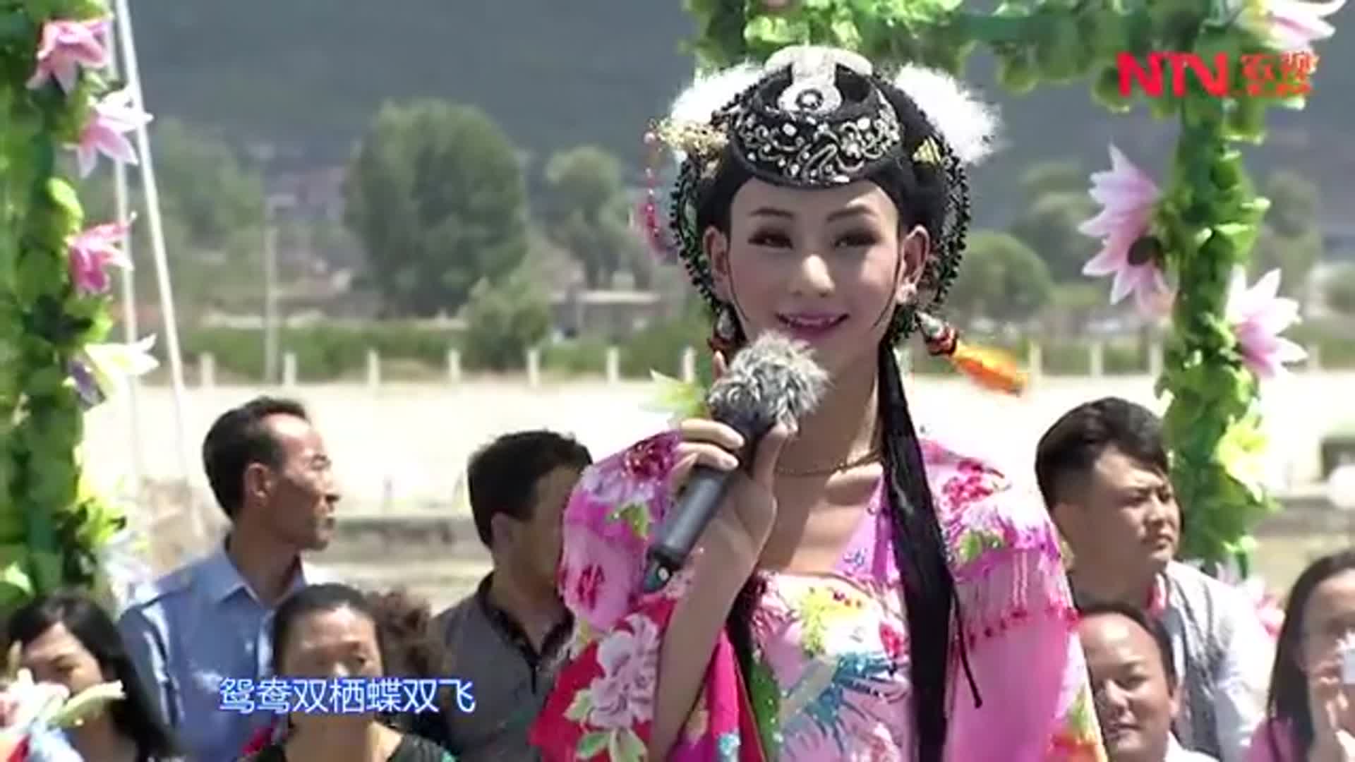 男孩反串女声演唱《女儿情》,一开口惊艳众人,网友直呼:好听!