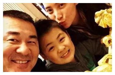 44岁蒋勤勤与陈建斌恩爱13载,生有2个儿子,一家四口很