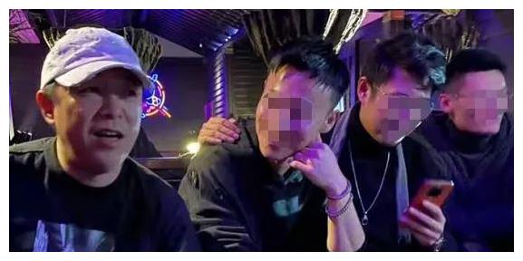 录视频暖心送祝福的黄渤,因喝酒蹦迪玩太嗨后,与美女互动被质疑休闲区蓝鸢梦想 - Www.slyday.coM 录视频暖心送祝福的黄渤,因喝酒蹦迪玩太嗨后,与美女互动被质疑休闲区蓝鸢梦想 - Www.slyday.coM