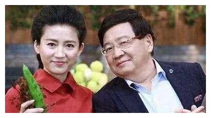 因为工作劳累过度而在家休养,吕成功知道之后还派人送了束花当作问候