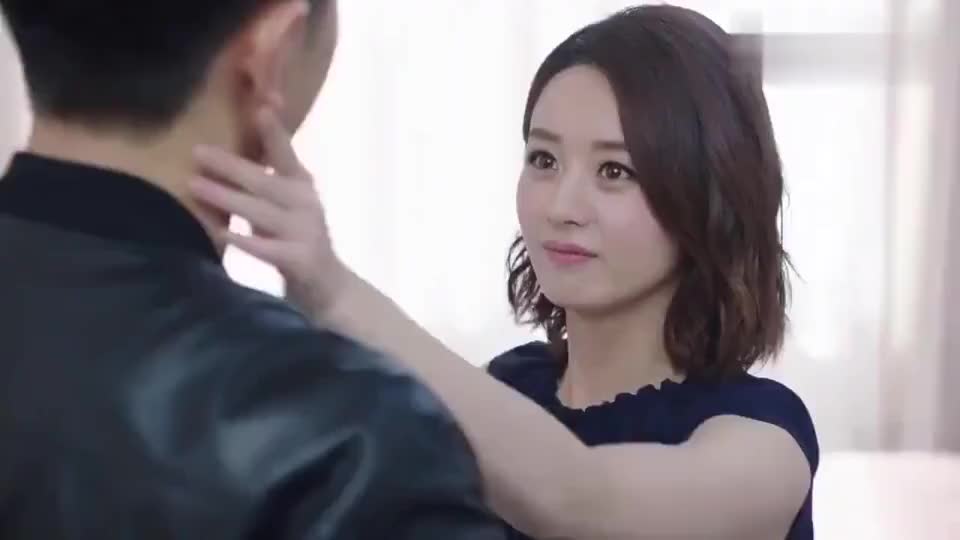影视没有得罪造型师的颖宝露背装美呆了