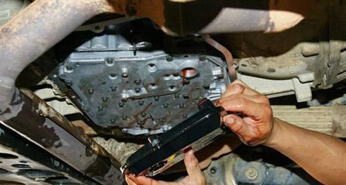 变速箱油多久更换一次？为什么有的车不用换变速箱油