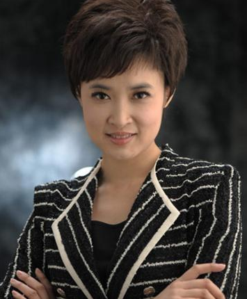 央视美女主持人桑晨,身材高挑,美丽大气,才情出众,太漂亮了