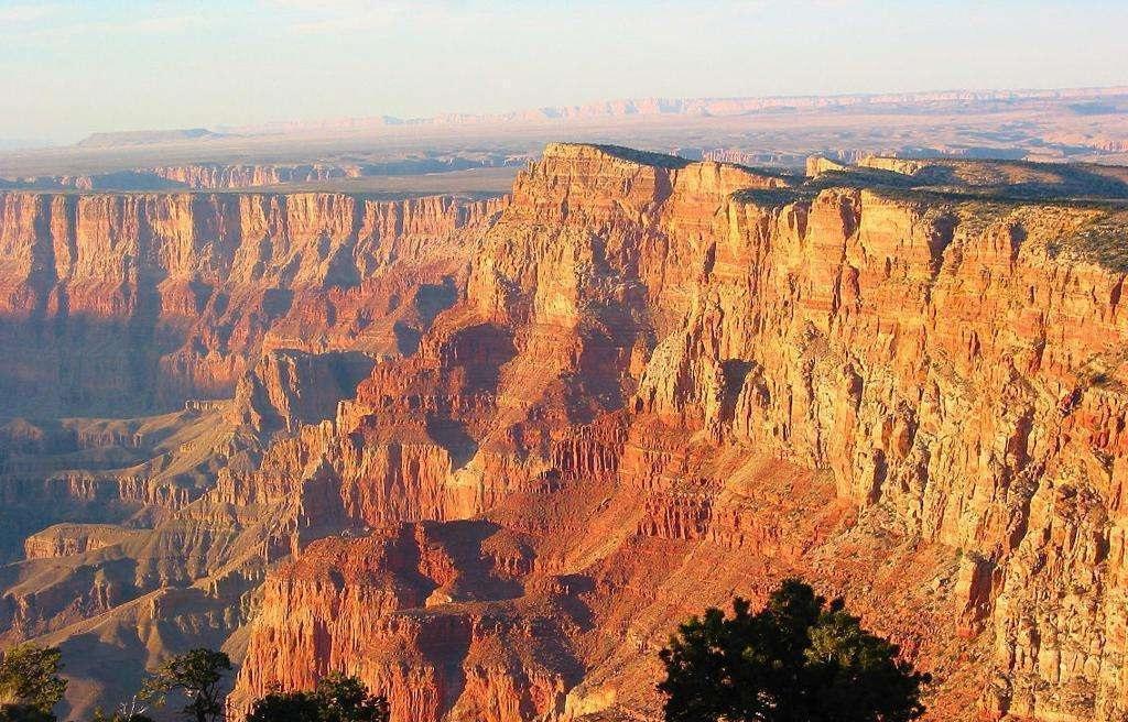 扔一块砖到马里亚纳海沟里会沉到海底吗？...