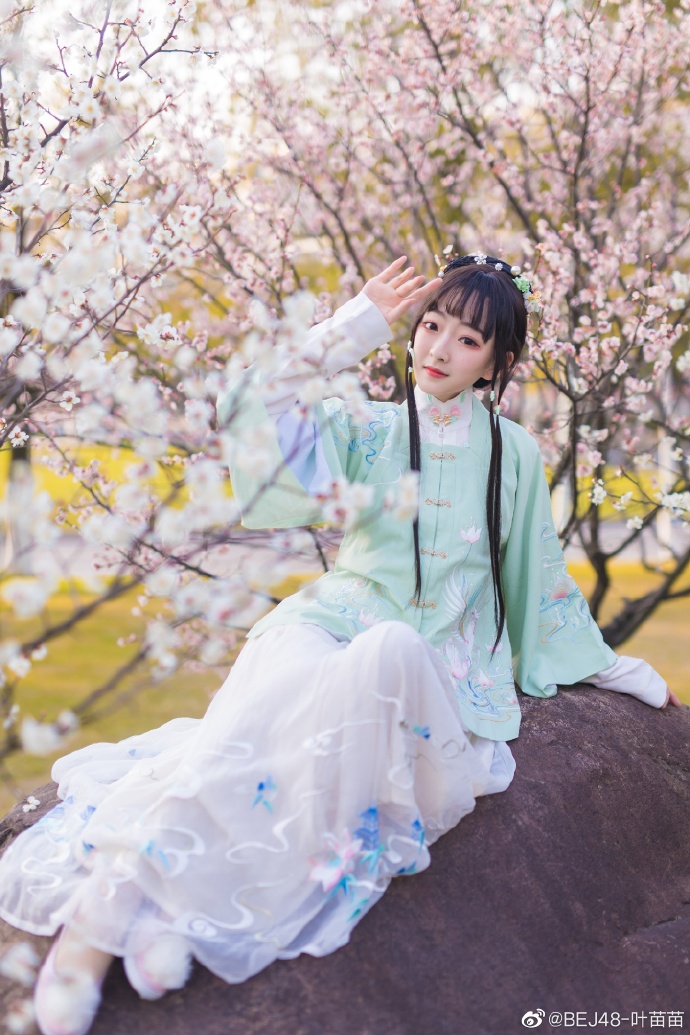 偶像美少女bej48-叶苗苗迷人可爱写真美照