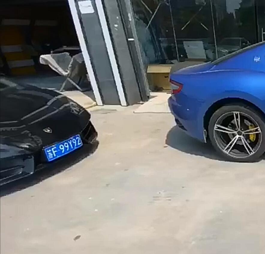 南通通州区实拍新上牌兰博基尼小牛，车牌