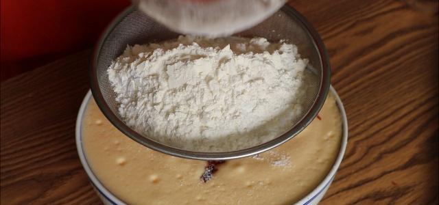 1碗面粉4个鸡蛋,教你在家做鸡蛋糕,不用烤箱不用电饭煲,超简单