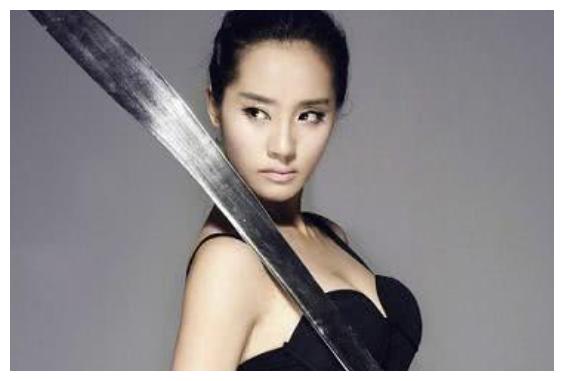 7岁开始学武,曾被誉为“功夫女星”接班人,37岁却成了喜剧演员