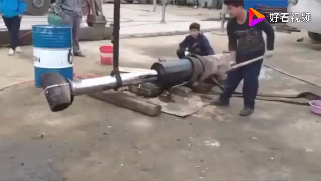 液压油缸也敢锤？只能说你胆很肥！_新浪新闻