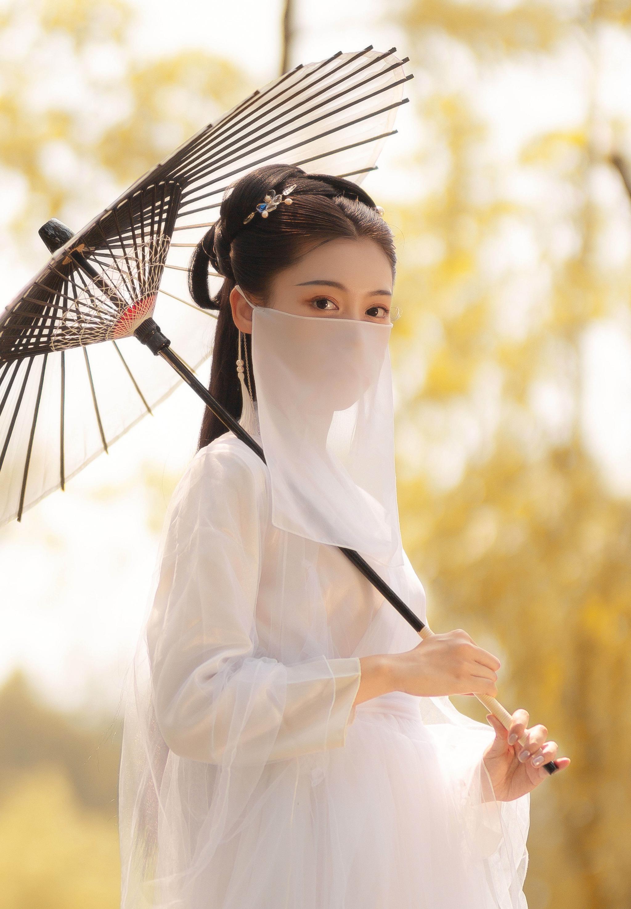 姑苏美人初长成,想揭开白裙汉服小姐姐的神秘面纱吗?