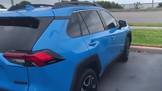 2019款丰田RAV4蓝色版实拍，看了外观内饰后你给打几分？