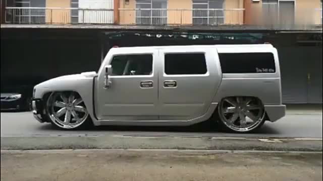 悍马H2改跑车，底盘这么低，能过减速带吗？