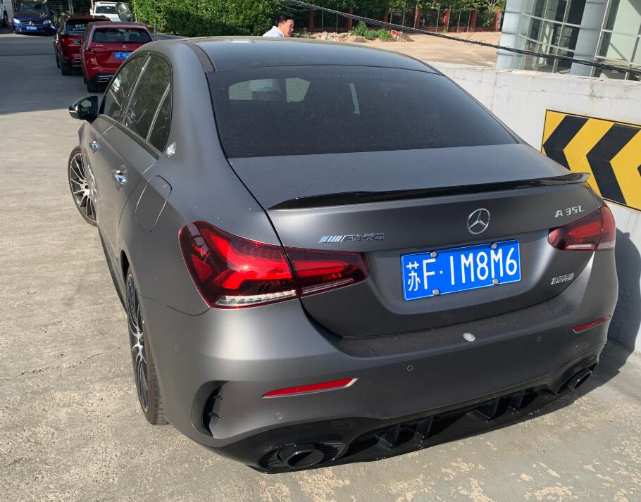 南通崇川区偶遇奔驰A35L AMG，小钢炮充满了战斗感！