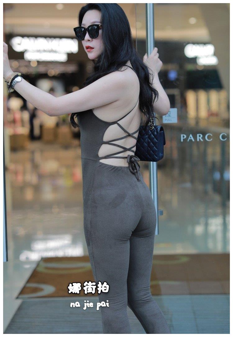 健身连体裤美女,一丝多余赘肉都没有的完美身材