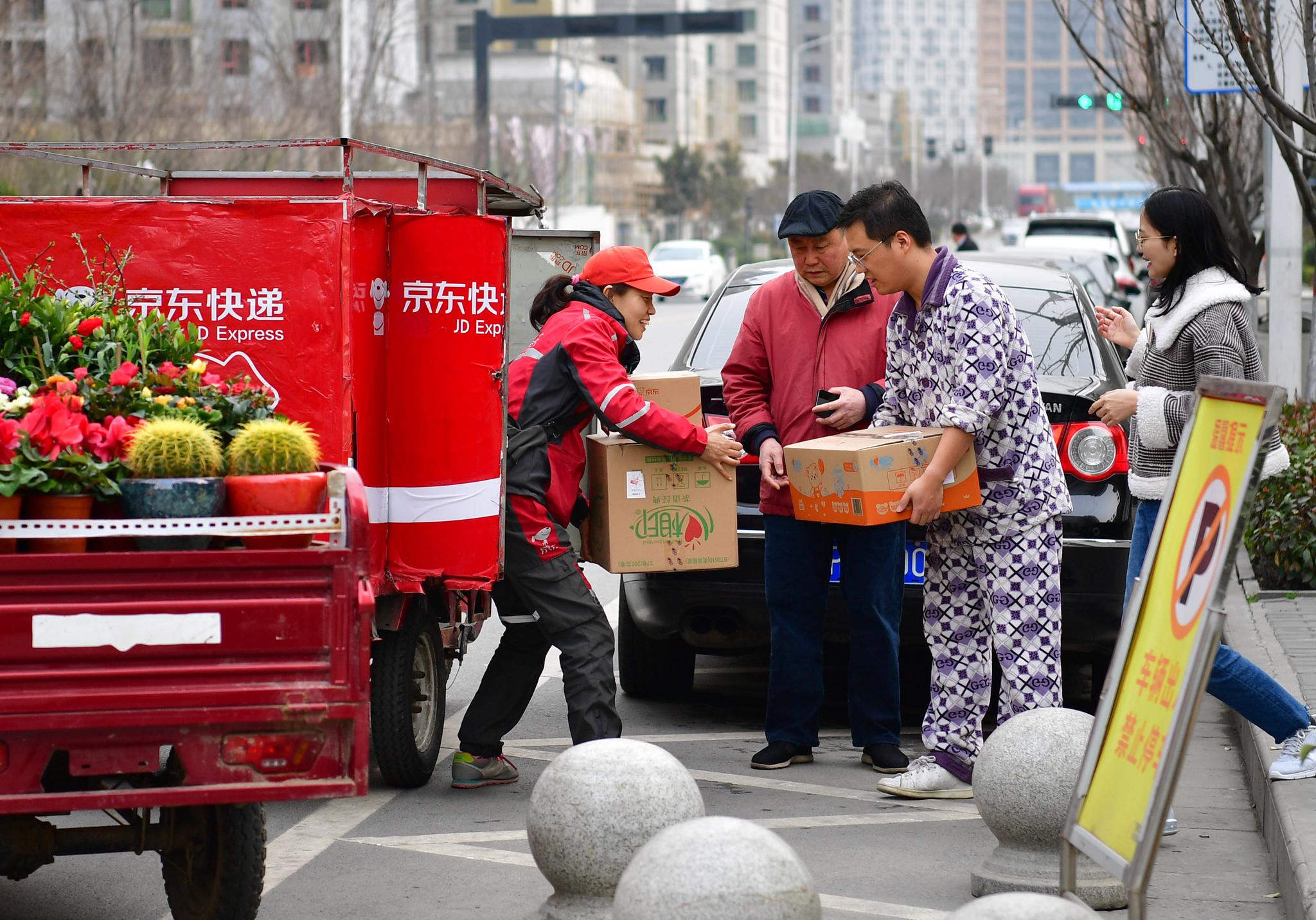刘强东并非金盆洗手:卸任京东法定代表人,失去大权纯属无稽之谈 刘强东并非金盆洗手:卸任京东法定代表人,失去大权纯属无稽之谈