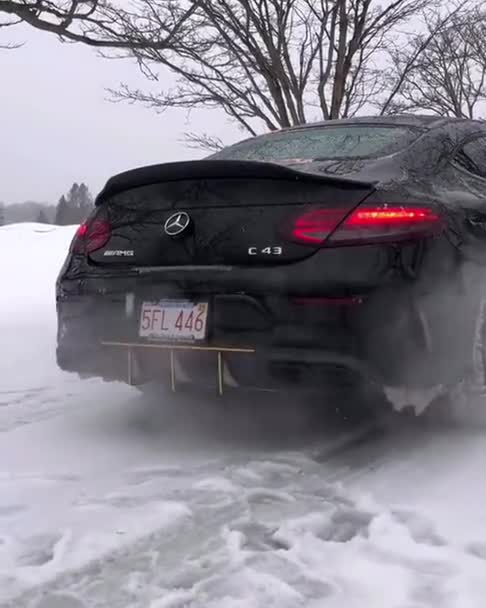 奔驰AMGC43，海外版专供AMG小钢炮，踩下油门见证霸气！