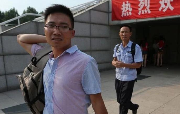 放弃北大,只为考清华,复读八年拒绝无数名校,如今怎么样了?休闲区蓝鸢梦想 - Www.slyday.coM 放弃北大,只为考清华,复读八年拒绝无数名校,如今怎么样了?休闲区蓝鸢梦想 - Www.slyday.coM