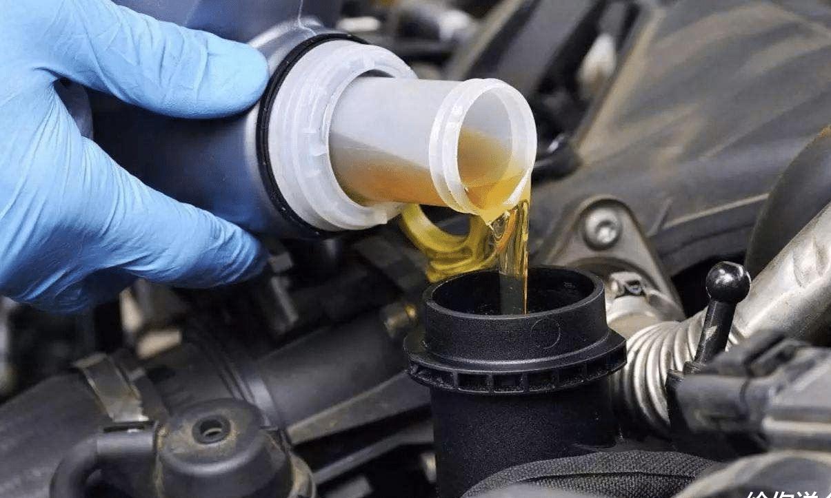 5000公里换机油有多坑人？维修师傅：这4个机油常识要知道