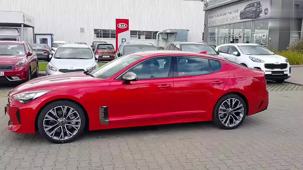 国外已到店实拍红色起亚Stinger毒刺GT详拍展示