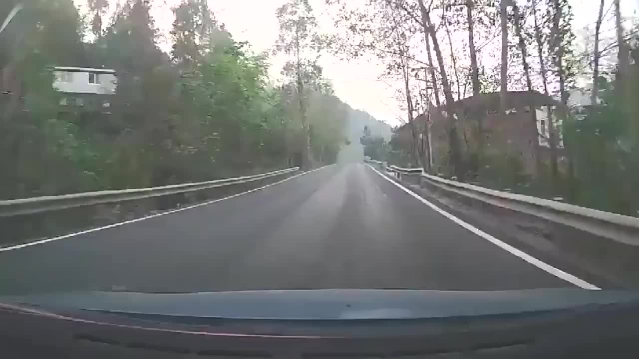 实拍路怒症开国产哈弗不要这么没素质换作其他车我早就没耐心了