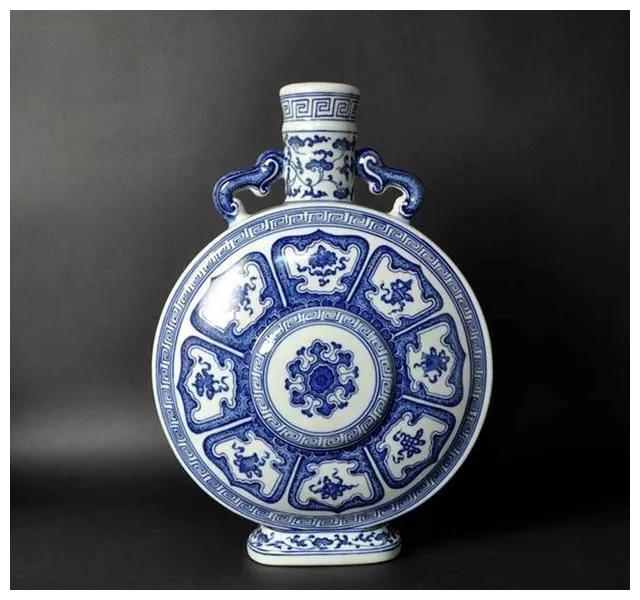 清乾隆斗彩満工魚楽図賞瓶です   景徳鎮 陶磁器 装飾品 現代工芸品美術品 置物