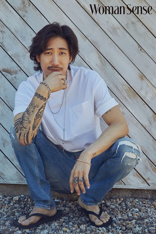 韩国歌手tiger Jk最新杂志写真曝光