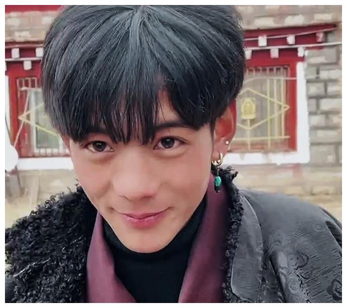 狼尾发型留长了怎样弄好看 18a6-keyancw5164078.jpg