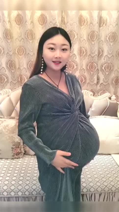 第一次见肚子这么大的孕妇恕我直言做女人真不容易