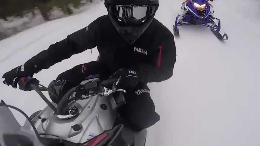 机车一族暴力的雪地摩托车雅马哈雪橇真给力