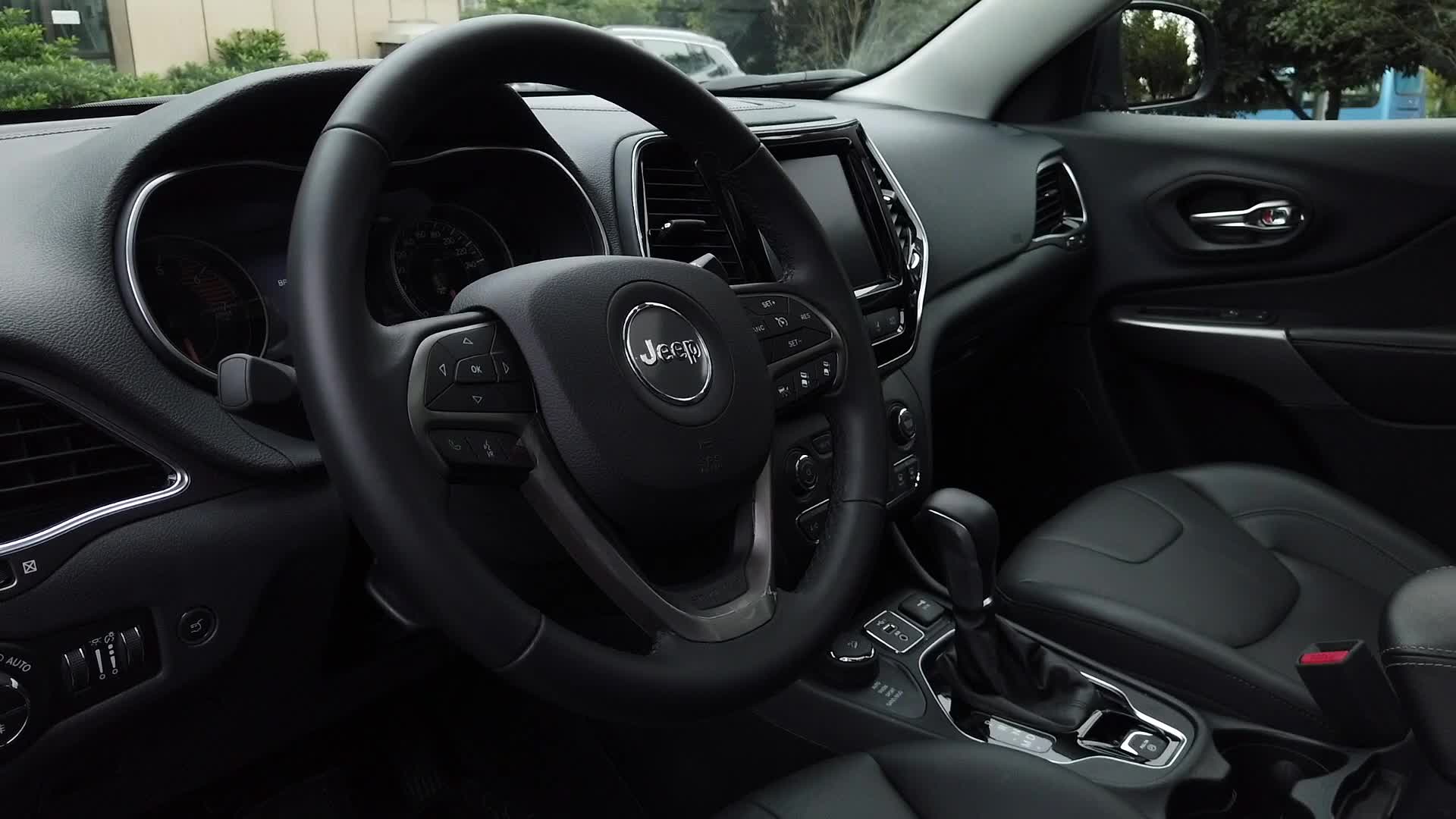 探店实拍jeep自由光 前排