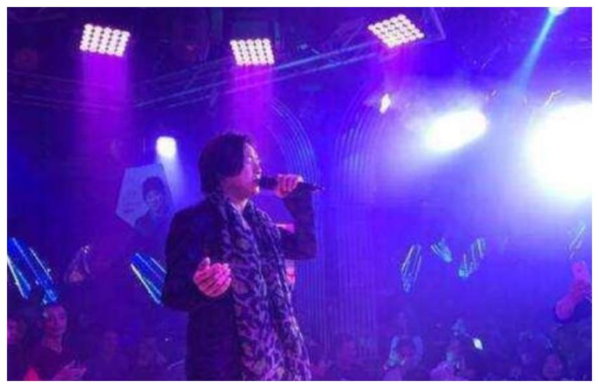 被陈小春抢走初恋张柏芝,遭郑伊健打压,如今年过50只能走穴捞金