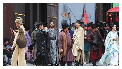 横店20万临时演员现状:疯子乐园,懒汉天堂,光棍世界