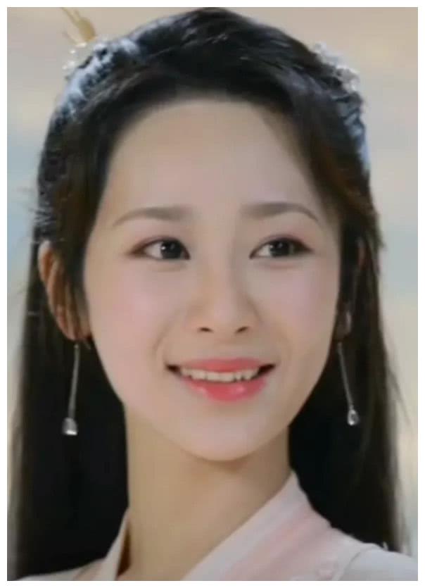 杨紫颜值巅峰时拍摄的电视剧,造型过于合适,回眸一笑乱了谁的心