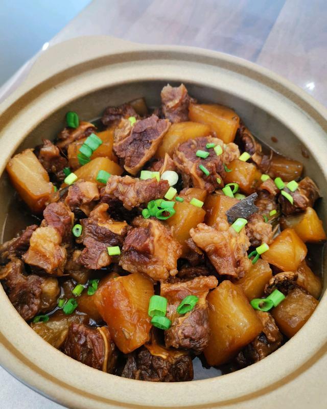 「萝卜焖牛腩」的做法 配方,牛腩这样做超级入味又好吃