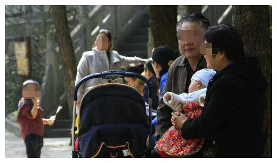“6套房”北京大妈，为抱孙子赌气生二胎，称：怀不上就做试管