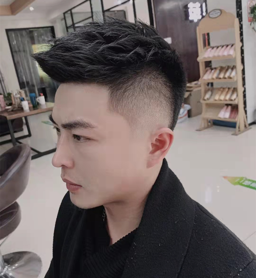 三款干练的男生短发两边剪短中间打薄精干利落又阳光帅气