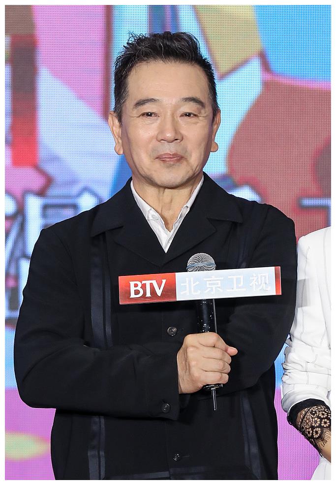 63岁凭借《都挺好》翻红,与妻子恩爱30年,儿子却是试管婴儿